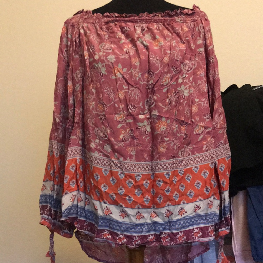 Super cute off the Shoulder Paisley Top
